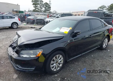 2015 Volkswagen Passat 1.8T Wolfsburg Edition z USA, uszkodzony, nr VIN 1VWAT7A39FC076138